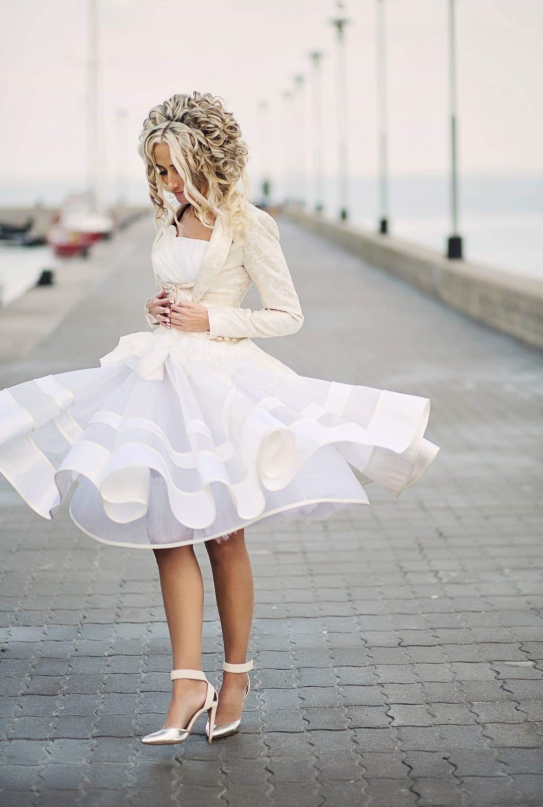 Bride with skirt, corsete and jacket spining