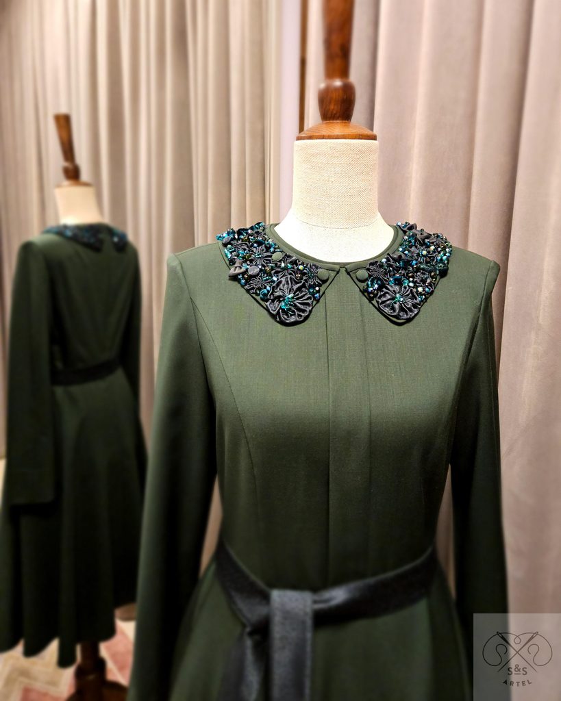 Green wool dress with decorative, embroidered collar