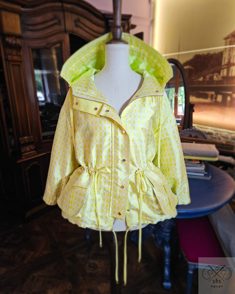 Yellow silk tafeta parka
